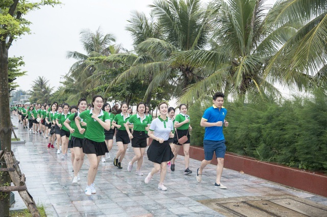 CEO Nguyễn Thị Ánh - người truyền cảm hứng làm giàu cho hàng trăm phụ nữ Việt - 4 Các chị em háo hức tham gia hoạt động thể chất tại Diamond Camp.