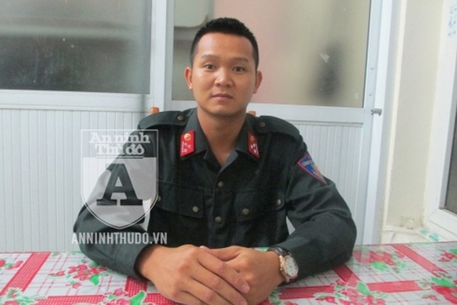 Từng là lính đặc nhiệm, chiến sĩ Cảnh sát cơ động dễ dàng trấn áp kẻ hung hăng - 2 Thượng úy Vũ Ngọc Long đã có 7 năm công tác trong lực lượng CSCĐ, trong đó có 1,5 năm ở Tiểu đoàn CSCĐ Đặc nhiệm (Trung đoàn CSCĐ, CATP Hà Nội)