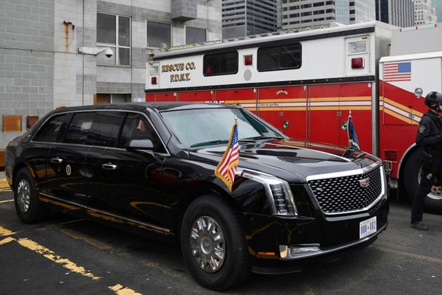 Chiếc limousine bọc thép mới Cadillac The Beast 2.0 đã chính thức vào nhiệm vụ trong chuyến đi của Tổng thống Trump vào cuối tuần qua ở New York.