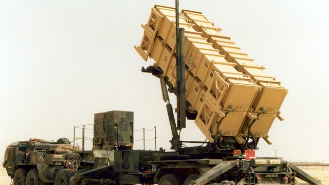 Lý do Mỹ bất ngờ rút hàng loạt tên lửa khỏi Trung Đông - 1 Hệ thống tên lửa Patriot của Mỹ tại Kuwait (Ảnh: Reuters)