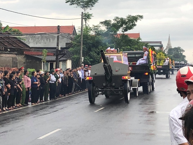 12h50 linh xa chở linh cữu Chủ tịch nước Trần Đại Quang về đến quê hương Kim Sơn