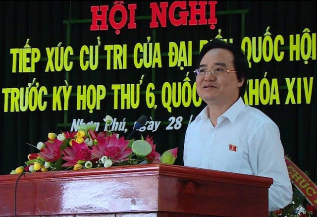 Bộ trưởng Phùng Xuân Nhạ: Thực hiện chương trình GDPT mới là bỏ cách dạy “thầy đọc, trò chép” - 1 Bộ trưởng Bộ Giáo dục và Đào tạo Phùng Xuân Nhạ tiếp xúc cử tri tại Bình Định.