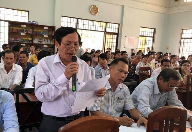 Bộ trưởng Phùng Xuân Nhạ: Thực hiện chương trình GDPT mới là bỏ cách dạy “thầy đọc, trò chép” - 2 Cử tri trình bày ý kiến liên quan đến vấn đề giáo dục.