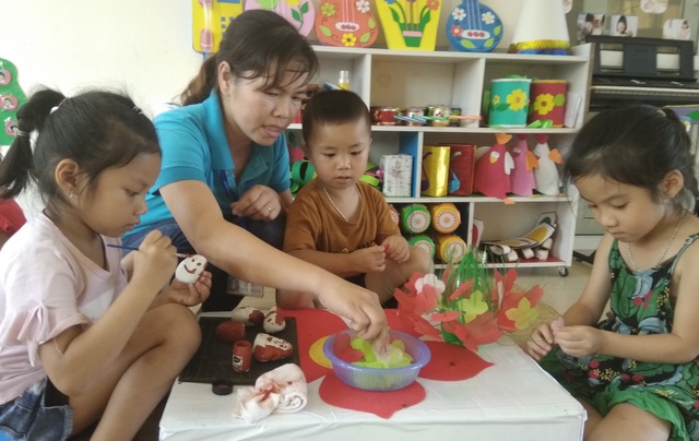 Cấm học sinh bạo lực, bè phái trong trường học - 2
Về hành vi ứng xử đối với học sinh, giáo viên cần mẫu mực, yêu thương, bao dung và trách nhiệm, không bạo hành trẻ. (Ảnh minh họa)