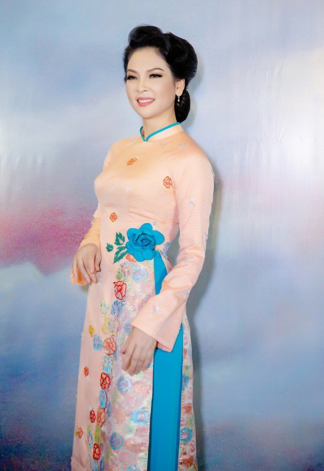Người đàn bà đẹp nhất Việt Nam” bất ngờ tái xuất | Báo Dân trí