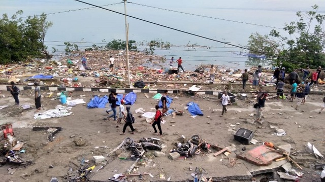 Động đất, sóng thần tấn công Indonesia, thi thể rải rác bờ biển - 3
Truyền thông địa phương cho biết, trận động đất đã kéo theo sóng thần cao tới 3m.