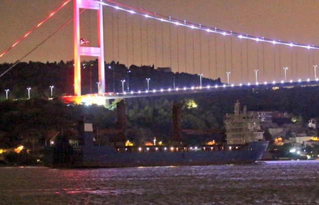 Nga xác nhận bắt đầu chuyển "Rồng lửa" S-300 cho Syria - 1
Tàu vận tải được cho là chở hệ thống S-300 của Nga cho Syria (Ảnh: Almasdarnews)