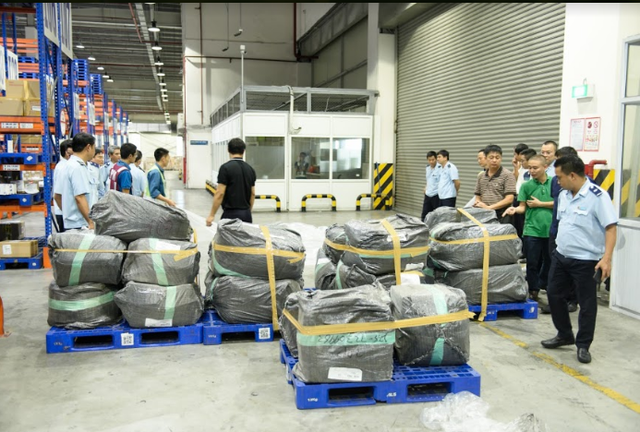 Bắt giữ gần 1 tấn ngà voi và vẩy tê tê tại cảng hàng không Nội Bài - 5 Lượng hàng cấm nhập ngà voi và vẩy tê tê bị bắt giữ lần này là lớn nhất từ đầu năm 2018