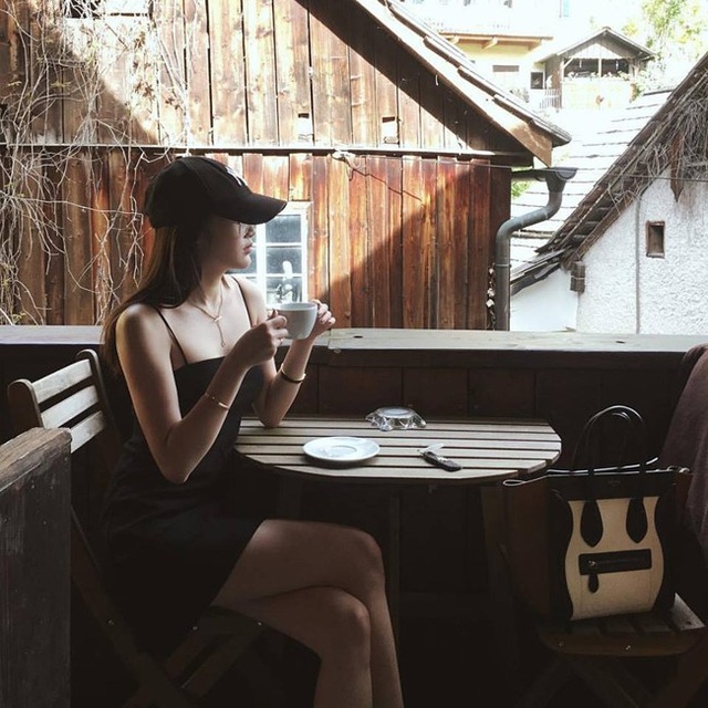 Đệ nhất hot girl Lào xinh đẹp, giàu có giờ ra sao? - 17
Sau khi tốt nghiệp một trường đại học Anh quốc, cô đang làm việc tại đây.