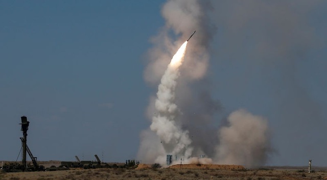 Nga xác nhận bắt đầu chuyển "Rồng lửa" S-300 cho Syria - 2
S-300 là một trong những hệ thống tên lửa phòng không hiện đại của Nga. (Ảnh: Reuters)