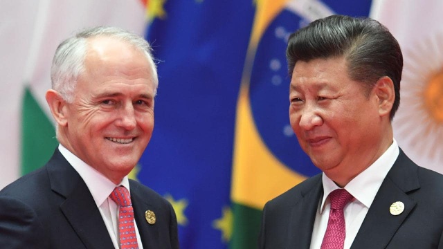 Australia cảnh giác trước cuộc "đổ bộ" của nhà giàu Trung Quốc - 4 Cựu Thủ tướng Australia Malcolm Turnbull và Chủ tịch Trung Quốc Tập Cận Bình trong cuộc gặp năm 2016 (Ảnh: AFP)
