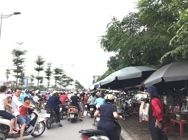 Hà Nội: Hơn 7 vạn du khách đổ về vườn thú, 21 trẻ em lạc mẹ được giao cho gia đình! - Ảnh 8. Hà Nội: Hơn 7 vạn du khách đổ về vườn thú, 21 trẻ em lạc mẹ được giao cho gia đình! - Ảnh 8.