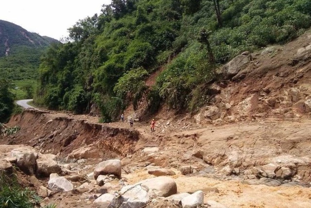 Những hình ảnh đầu tiên về mưa lũ kinh hoàng tại Mường Lát - 22 Công tác khắc phục sẽ phải mất rất nhiều thời gian