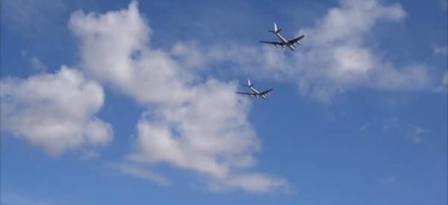 Nga điều máy bay “sát thủ săn ngầm” tới Syria - 1 Hai máy bay Tu-142MK của Nga (Ảnh: SouthFront)
