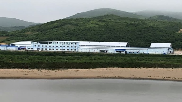 Ông Kim Jong-un dốc sức vực dậy nền kinh tế Triều Tiên - 3 Trung tâm thương mại mới mở tại tỉnh Ryanggang, Triều Tiên gần biên giới Trung Quốc (Ảnh: Nikkei)