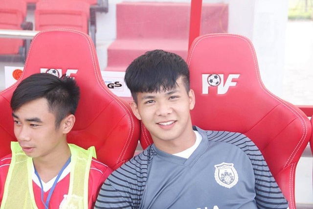 Thêm thủ môn tuyển Việt Nam thành "bạn trai trong mộng" của thiếu nữ Việt - 1 Hình ảnh điển trai của thủ môn Thái Hiếu khiến các fan nữ đổ rầm rầm