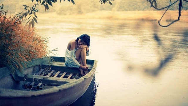 Các cô gái đừng bao giờ giữ người yêu theo cách này - 6
Quên mất bản thân: Rất nhiều bạn gái sau khi yêu bỗng trở nên đổi khác, bạn nói nhiều hơn hoặc thường xuyên đi chơi với bạn trai quá muộn, thậm chí còn tỏ ra bất cần đời như lôi kéo bạn bè đi uống rượu hay nhịn ăn nếu hai người giận nhau. Dừng lại những hành động ngốc nghếch này sớm nhé, bạn cần yêu thương bản thân mình trước thì người khác mới có thể yêu bạn.