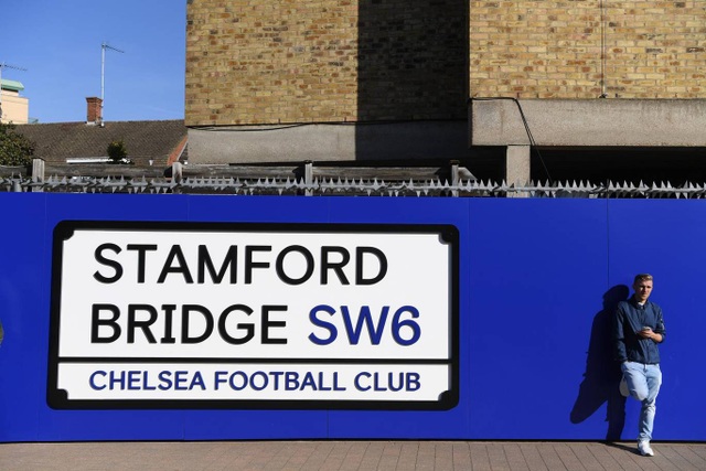 Nhìn lại trận đấu bất phân thắng bại giữa Chelsea và Liverpool - 1
Stamford Bridge trước giờ bóng lăn, trước trận đấu giữa Chelsea và Liverpool ở Premier League chỉ còn ba đội chưa từng thua từ đầu mùa trong đó chỉ có Liverpool vẫn toàn thắng