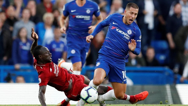 Nhìn lại trận đấu bất phân thắng bại giữa Chelsea và Liverpool - 12
Sự nhanh nhẹn của Hazard khiến các cầu thủ Liverpool e ngại, trong hình Mane chấp nhận phạm lỗi thô với Hazard để ngăn cản đối phương phản công, một tình huống mà tiền đạo người Senegal phải nhận thẻ vàng