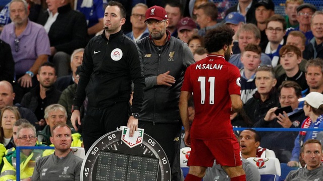 Nhìn lại trận đấu bất phân thắng bại giữa Chelsea và Liverpool - 16
Salah buộc phải rời sân bởi anh thi đấu không hiệu quả, Xhaqiri được đưa vào thay