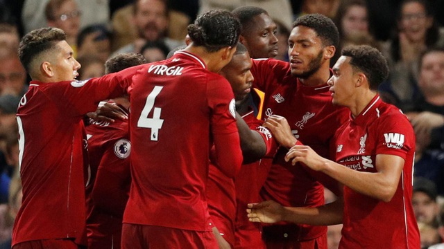 
Các cầu thủ Liverpool vui mừng với khoảnh khắc xuất thần của Sturridge

