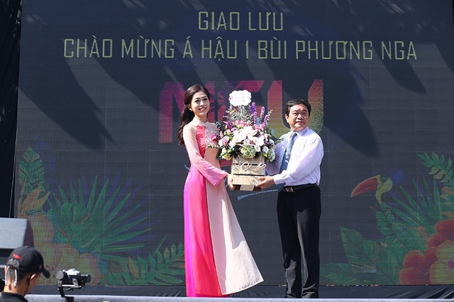 Á hậu Phương Nga tiếp sức tân sinh viên tại Ngày hội tuổi trẻ 2018 - 1
Á hậu Phương Nga tri ân các thầy cô của trường Đại học Kinh tế Quốc dân vì đã ủng hộ và hỗ trợ cô trong quá trình dự thi Hoa hậu Việt Nam 2018 và sắp tới là Miss Grand International 2018.