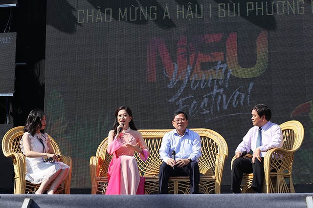 Á hậu Phương Nga tiếp sức tân sinh viên tại Ngày hội tuổi trẻ 2018 - 2
Cô chia sẻ về bí quyết giữ nguồn năng lượng tích cực khi lịch trình làm việc ngày càng dày đặc mà vẫn giữ được thành tích học tập đáng nể.
