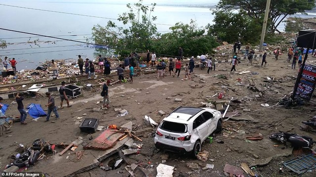 Indonesia dỡ bỏ cảnh báo sóng thần ngay trước khi sóng cao 6 mét đổ bộ - 2
Sóng thần đã san phẳng các khu vực ven biển của thành phố Palu (Ảnh: AFP/Getty)