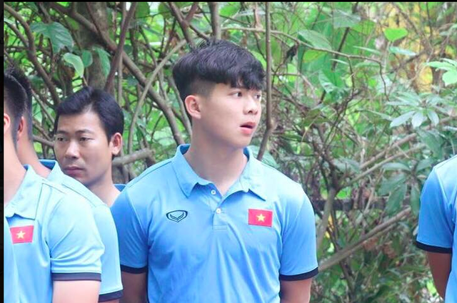Thêm thủ môn tuyển Việt Nam thành "bạn trai trong mộng" của thiếu nữ Việt - 3 Phút lơ đễnh cũng rất đẹp trai