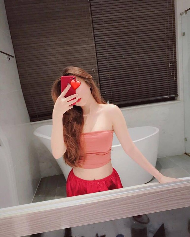 Cô cũng là một hot girl trên mạng xã hội, sở hữu trang cá nhân với hơn 51.000 người theo dõi.