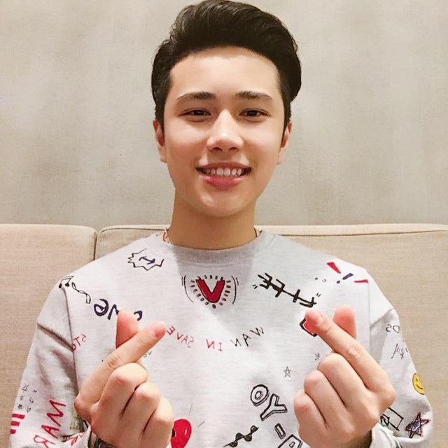 “Hot boy” trên sân Mỹ Đình được dân mạng rần rần tìm kiếm - 4 Một số hình ảnh về Minh Dũng