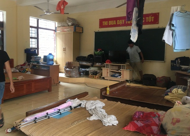 Trường học vùng lũ ngổn ngang trước ngày khai giảng năm học mới - 15 Nhiều trường học được trưng dụng làm nơi cho dân tránh lũ
