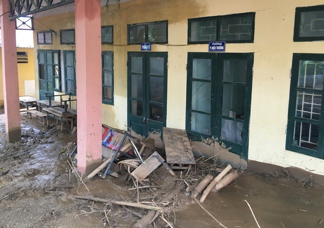 Trường học vùng lũ ngổn ngang trước ngày khai giảng năm học mới - 7
Nhiều phòng học và phòng chức năng không thể sử dụng sau mưa bão