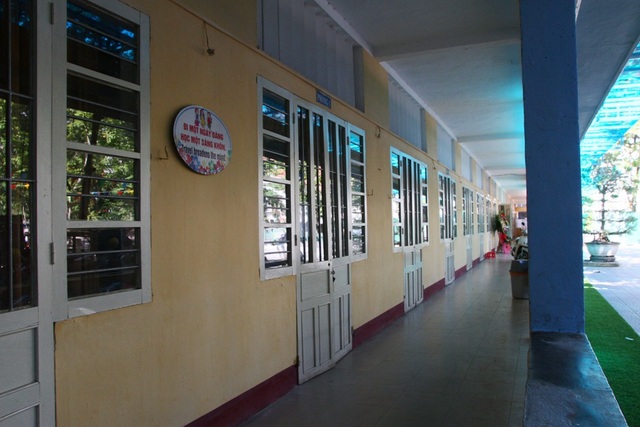 Sau khai giảng, nhiều trường cho học sinh nghỉ học, thầy cô đi liên hoan, chơi biển - 8 Không có không khí gì của việc học tập sau lễ khai giảng
