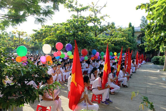 Học trò cả nước náo nức trong lễ khai giảng - 51
Sáng ngày 5/9, hơn 400 trường học ở Phú Yên tổ chức lễ khai giảng đầu năm học (ảnh Trung Thi)