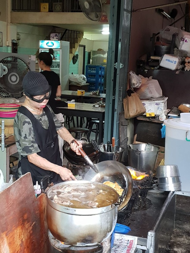 Đến thăm quán ăn đường phố duy nhất ở Bangkok nhận được sao Michelin - 1 Đến thăm quán ăn đường phố duy nhất ở Bangkok nhận được sao Michelin - 1