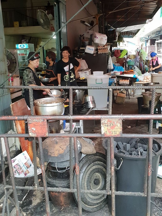 Đến thăm quán ăn đường phố duy nhất ở Bangkok nhận được sao Michelin - 4 Đến thăm quán ăn đường phố duy nhất ở Bangkok nhận được sao Michelin - 4