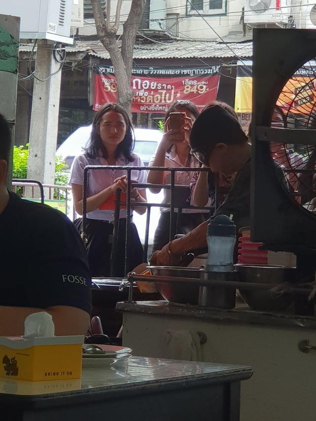 Đến thăm quán ăn đường phố duy nhất ở Bangkok nhận được sao Michelin - 8 Đến thăm quán ăn đường phố duy nhất ở Bangkok nhận được sao Michelin - 8