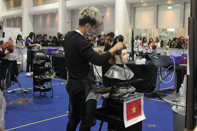 Thi tay nghề Asean lần thứ 12: Đoàn thí sinh Việt Nam xếp hạng 3 - 2
Thí sinh Việt Nam tranh tài tại Kỳ thi tay nghề Asean lần thứ 12 (Ảnh: Tổng cục Giáo dục nghề nghiệp).
