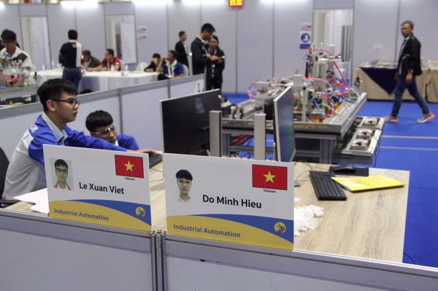 Thi tay nghề Asean lần thứ 12: Đoàn thí sinh Việt Nam xếp hạng 3 - 3
Thí sinh Việt Nam tranh tài tại Kỳ thi tay nghề Asean lần thứ 12 (Ảnh: Tổng cục Giáo dục nghề nghiệp).