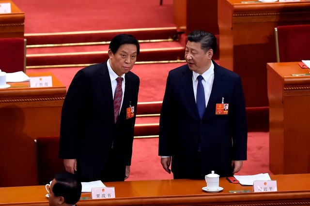 Lý do ông Tập Cận Bình cử “cánh tay phải” tới Triều Tiên - 1 Chủ tịch Trung Quốc Tập Cận Bình và Chủ tịch Quốc hội Trung Quốc Lật Chiến Thư (Ảnh: AFP)