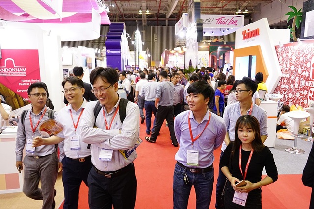 Người mua quan tâm đặc biệt du lịch MICE, tour di sản và cộng đồng - 1 Trong ngày đầu tiên, có hàng ngàn lượt khách “giới hạn” đã đến tìm hiểu về sản phẩm của các đơn vị tham gia, góp không khí sôi động cho ngày hội thường niên của thành phố.