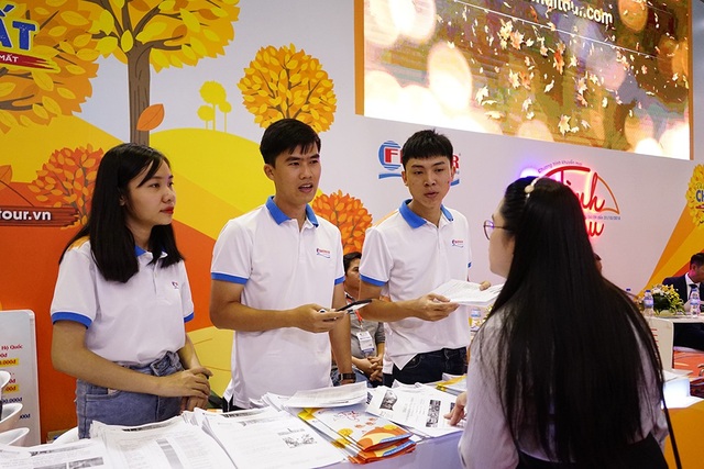 Người mua quan tâm đặc biệt du lịch MICE, tour di sản và cộng đồng - 5 Nhiều đơn vị như BenThanh Tourist, Saigon Tourist, Viettravel… bắt đầu tung những chương trình khuyến mãi lớn như: Mua tour giá gốc, Thu vàng ảo diệu, Thu mãi Xanh… với mức giảm giá lên đến 50% cho các tuyến du lịch trong nước và quốc tế.