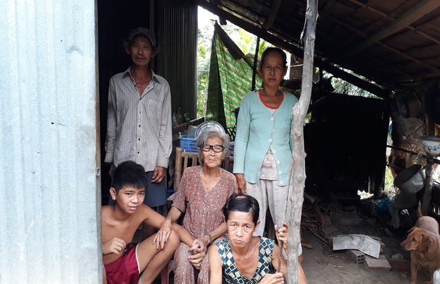 Bà Sa và đàn con tâm thần, cháu ngớ ngẩn