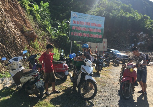 Mưa lũ lịch sử, hàng nghìn người dân Mường Lát thiếu lương thực - 5 Do mưa lũ cuốn trôi đường ống, người dân Mường Lát thiếu nước sinh hoạt trầm trọng