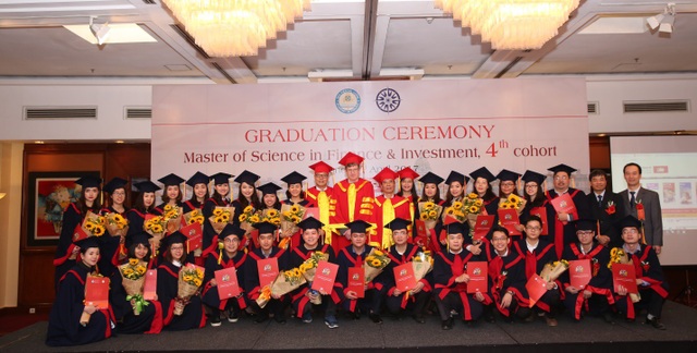 Học viện Tài chính tuyển sinh Thạc sỹ Tài chính & Đầu tư khóa 9 (MSc9) - 3
Tân Thạc sỹ Tài chính và Đầu tư khóa 4 hân hoan nhận Bằng Thạc sỹ - tháng 4/2017.