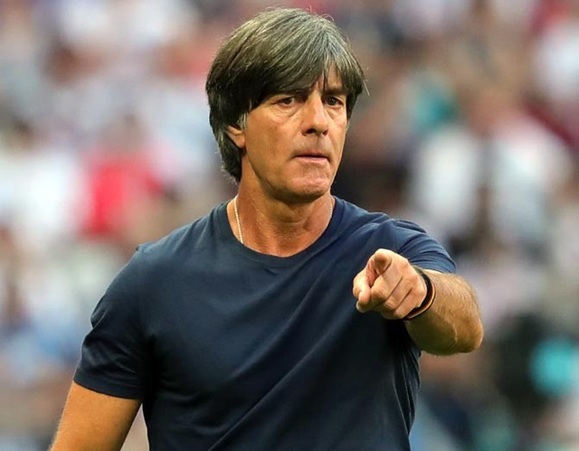 HLV Joachim Loew: "Tuyển Đức sẽ phòng ngự chặt chẽ trước Pháp" - 2 HLV Joachim Loew sẽ định hướng cho các cầu thủ chơi phòng ngự ngay từ đầu trận