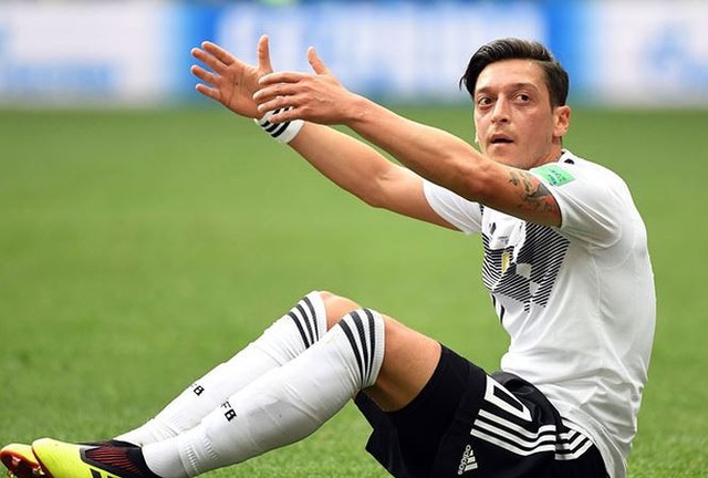 HLV Joachim Loew: "Tuyển Đức sẽ phòng ngự chặt chẽ trước Pháp" - 3 Mesut Ozil sẽ không quay lại thi đấu cho đội tuyển quốc gia Đức