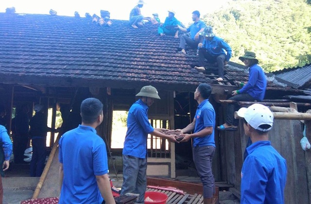 “Nước rút đến đâu, thanh niên tình nguyện có mặt ở đó” - 8 Chiến dịch được kéo dài trong vòng 3 ngày (từ 3/9-5/9) tại địa bàn xã Lượng Minh - ảnh hưởng nặng nhất trong đợt mưa lũ vừa qua.