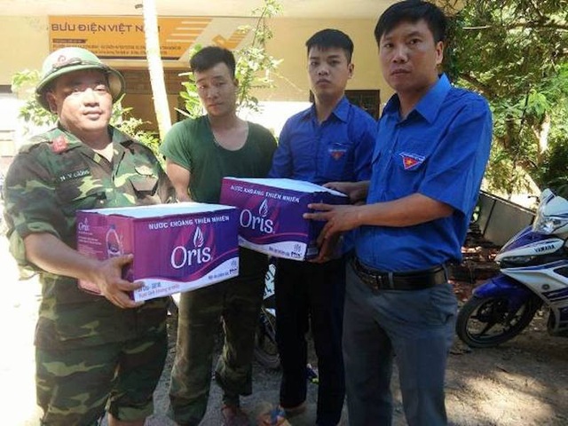 “Nước rút đến đâu, thanh niên tình nguyện có mặt ở đó” - 7 Thăm hỏi, động viên và tặng gần 40 suất quà (nhu yếu phẩm) cho các hộ gia đình bị thiệt hại.